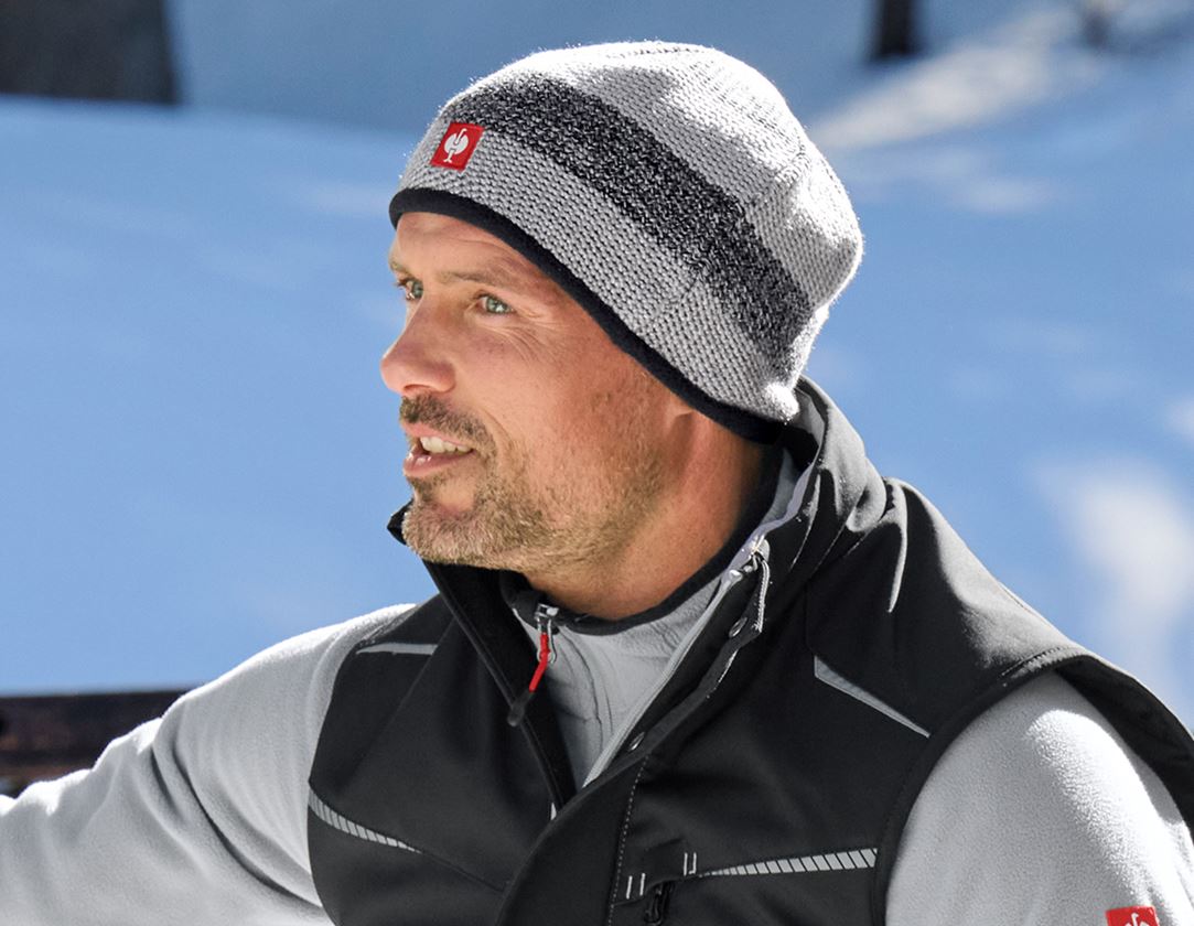 Topics: Knitted hat e.s.motion 2020 + black/platinum