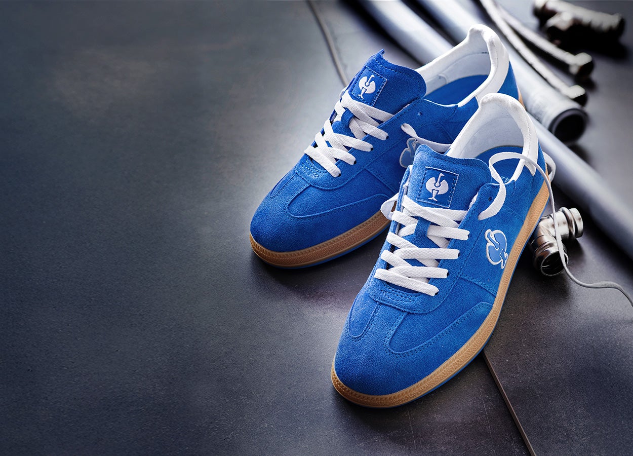  Casual image of O1 work shoes e.s. Brockton low in gentian blue/white