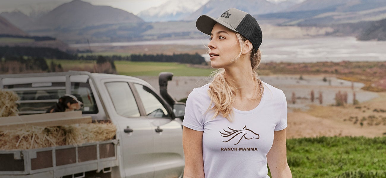 e.s. t-shirt cotton stretch, dam – texten Ranch Mama med hästmotiv
