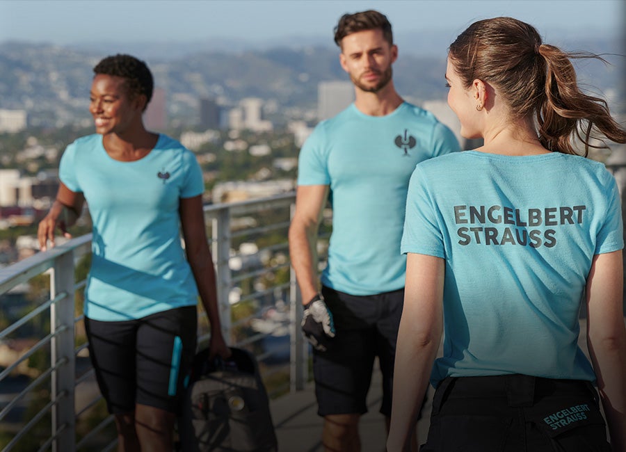 Two women and one man are wearing Merino shirts from the e.s.trail collection.