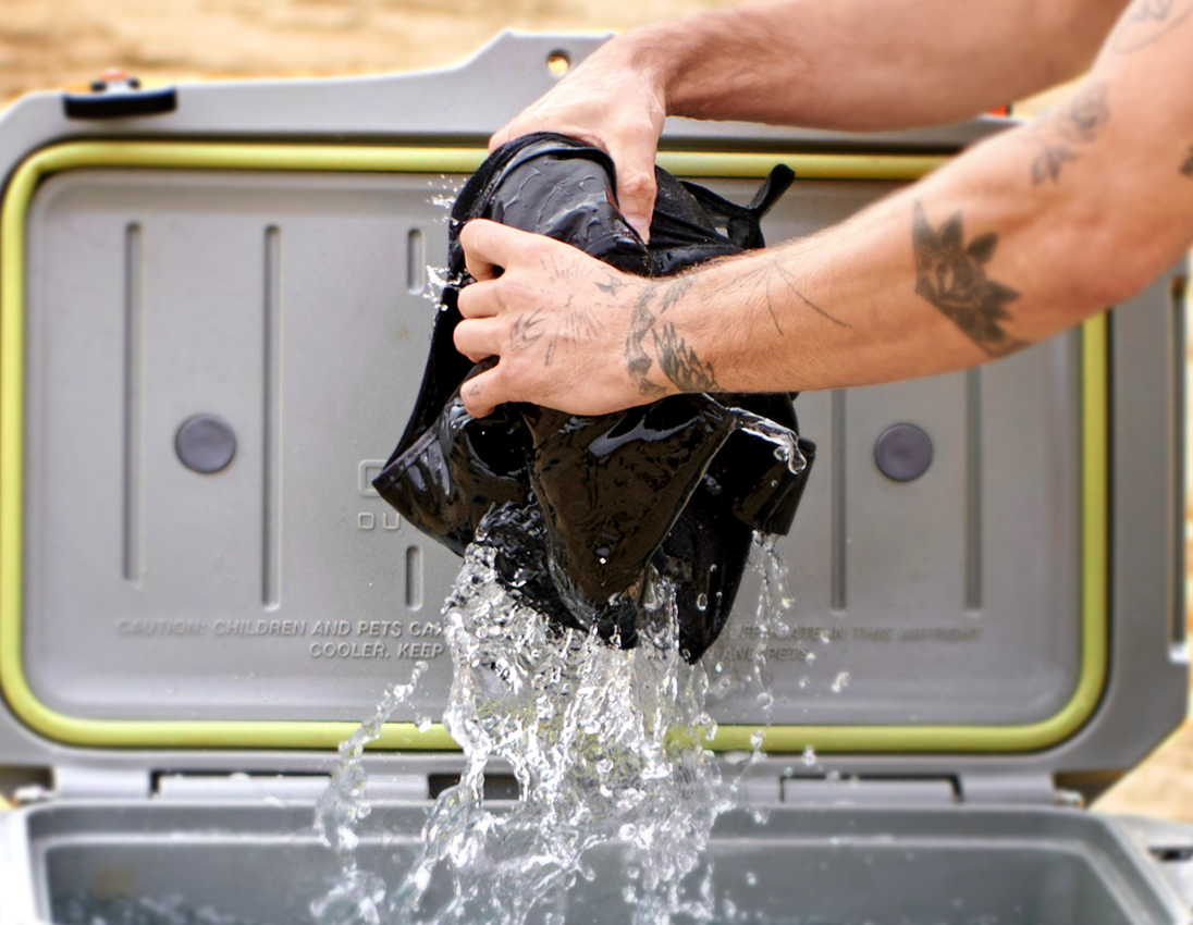 Vesty: Chladiaca vesta + čierna 1