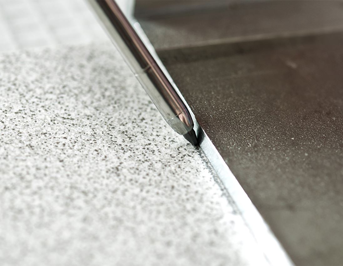 Doplnky: e.s. tesárska ceruzka/značkovač s dlhým hrotom pro 4