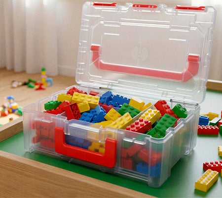 Dvaja muži majú oblečenú hybridnú bundu e.s.trail