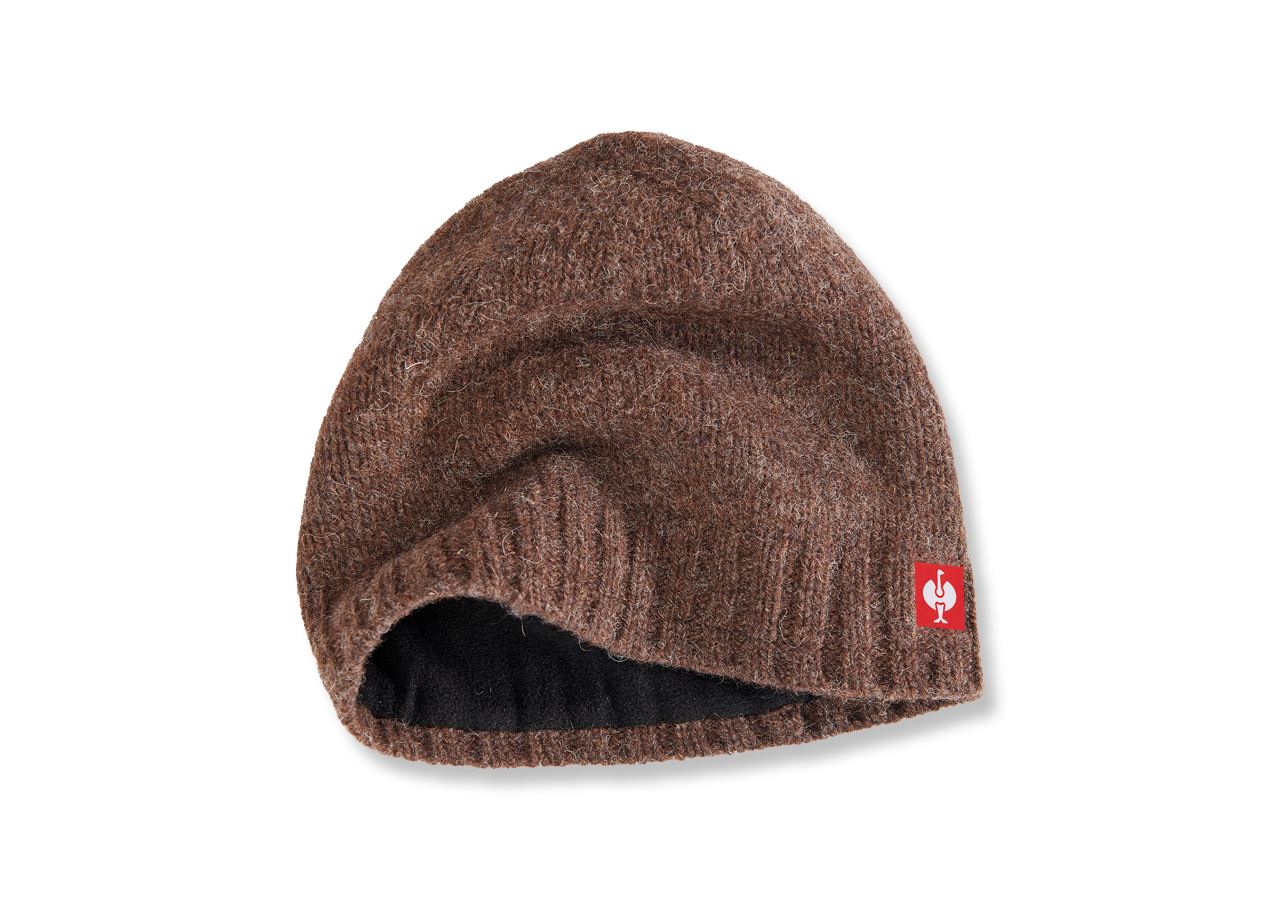 Accessories: e.s. Chunky knit hat + bark
