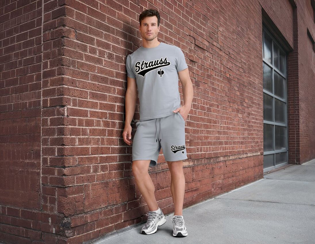 Clothing: T-shirt e.s.e:pic + platinum/black 1