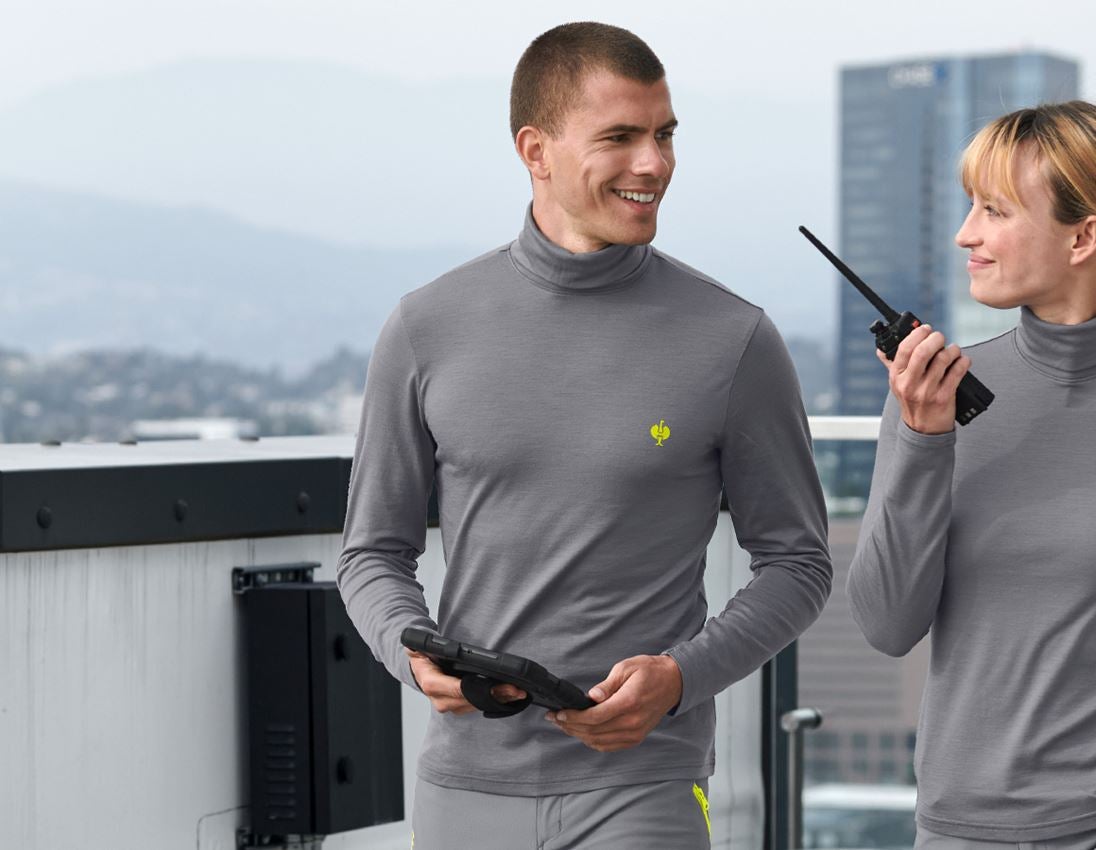 Topics: Turtle neck shirt Merino e.s.trail + basaltgrey/acid yellow