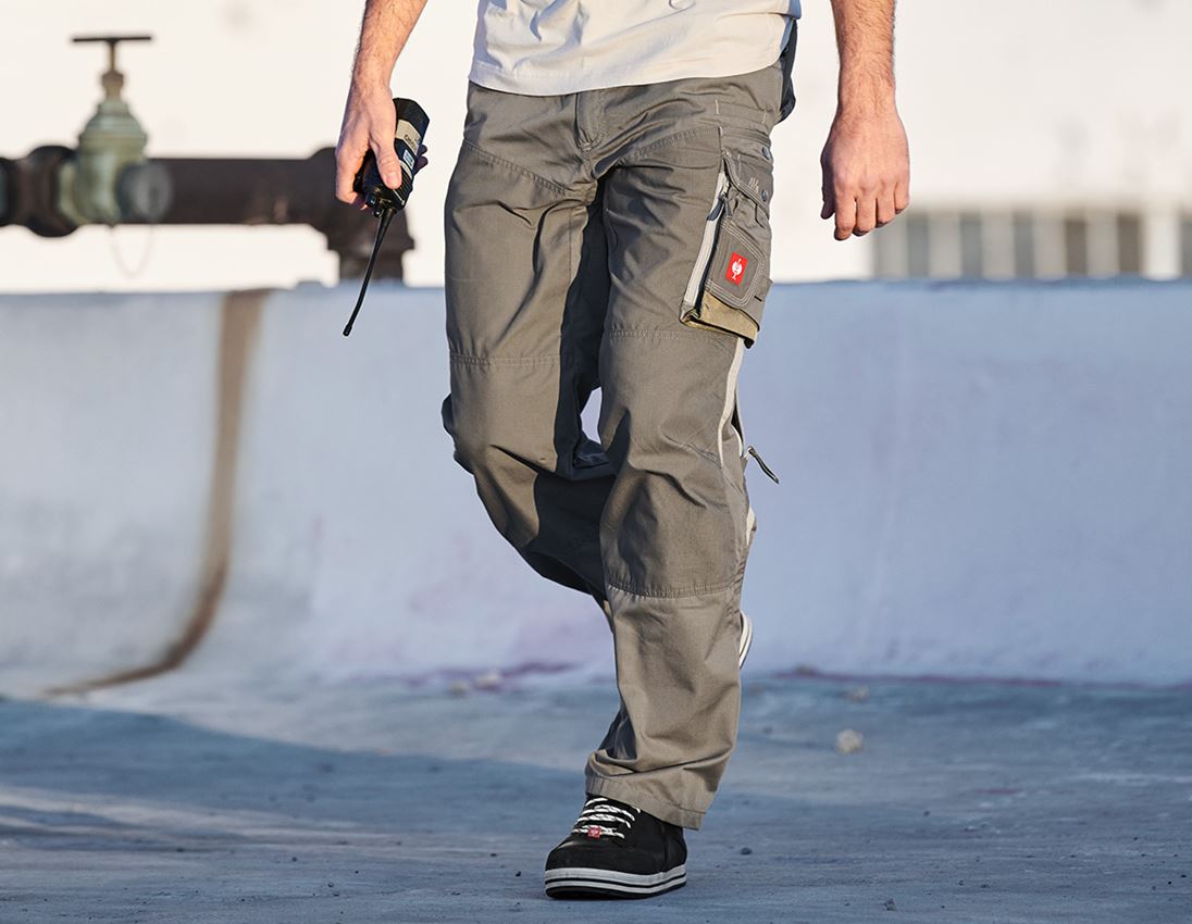 Topics: Trousers e.s.motion Summer + stone/khaki/sand