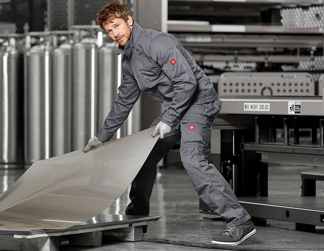 Topics: Trousers e.s.industry + cement 1