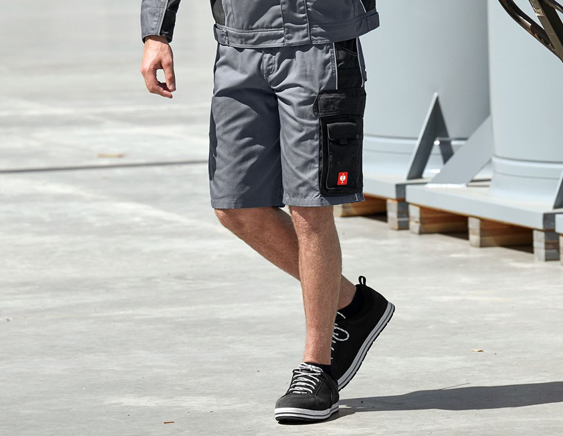 Topics: Shorts e.s.active + grey/black
