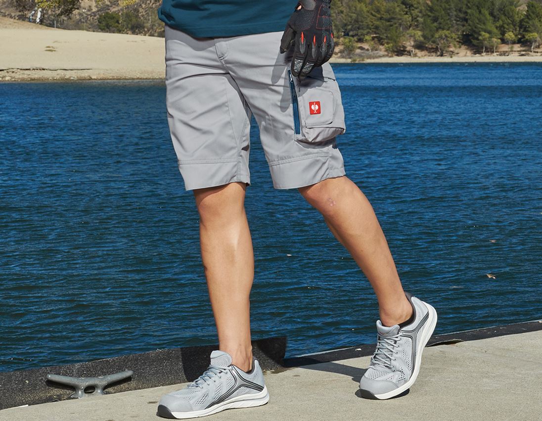 Topics: Shorts e.s.motion 2020 + platinum/seablue