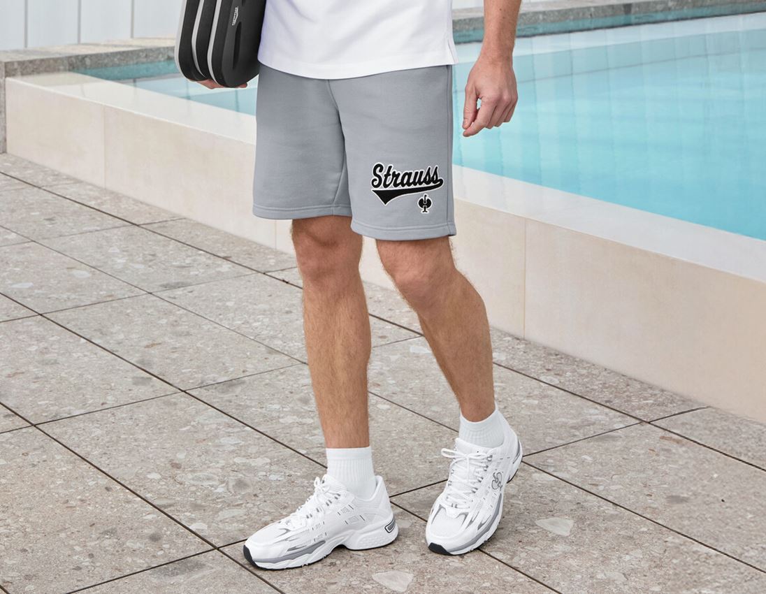 Accessories: Sweat shorts e.s.e:pic + platinum/black