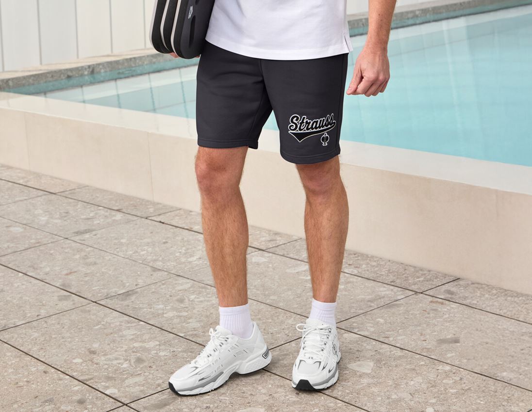 Accessories: Sweat shorts e.s.e:pic + black