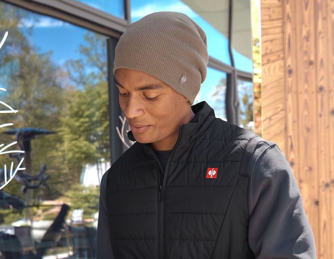 Accessories: Knitted hat e.s.motion ten + ashbrown