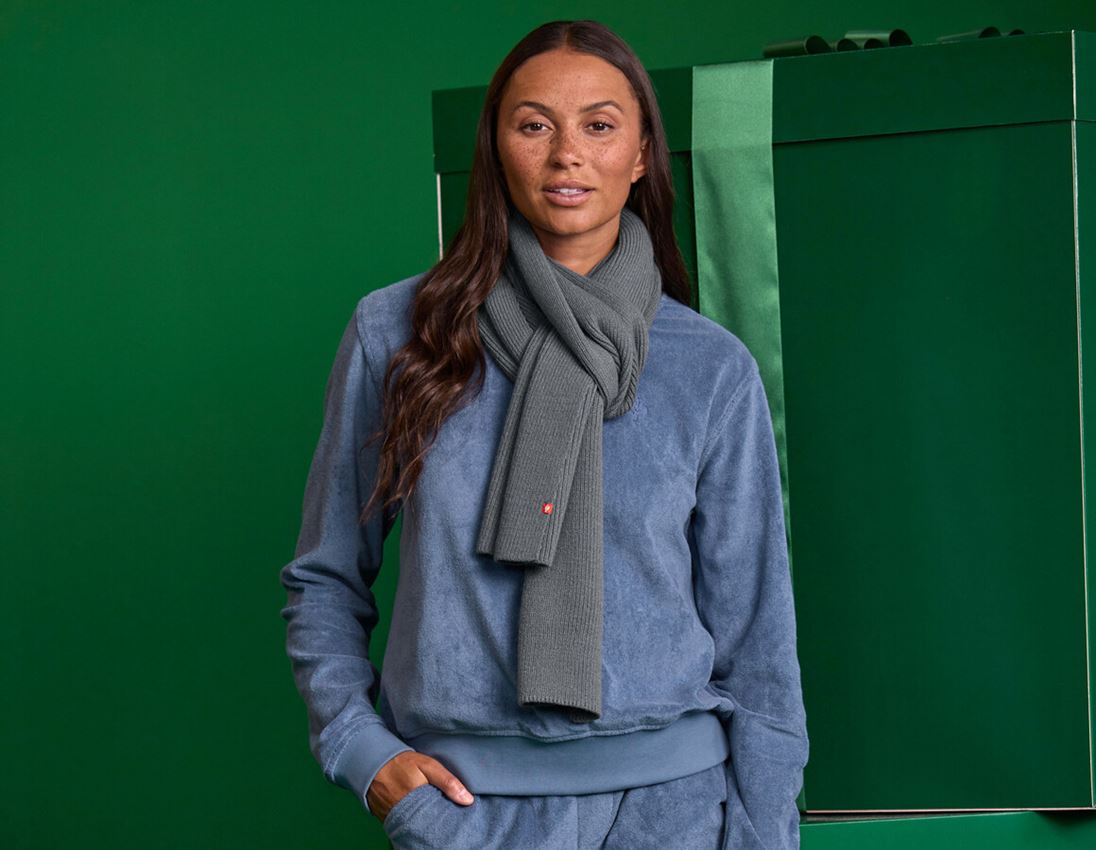 Accessories: e.s. Knitted scarf + nordicgrey
