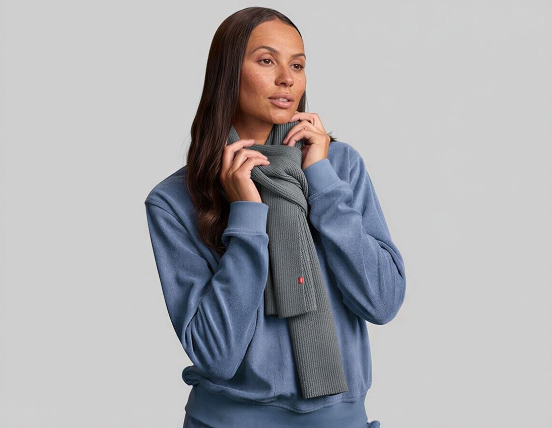 Accessories: e.s. Knitted scarf + nordicgrey 1