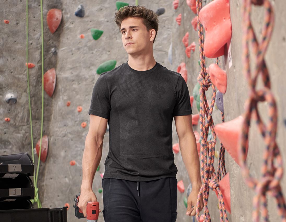 Shirts, Pullover & more: T-Shirt seamless e.s.trail + black melange