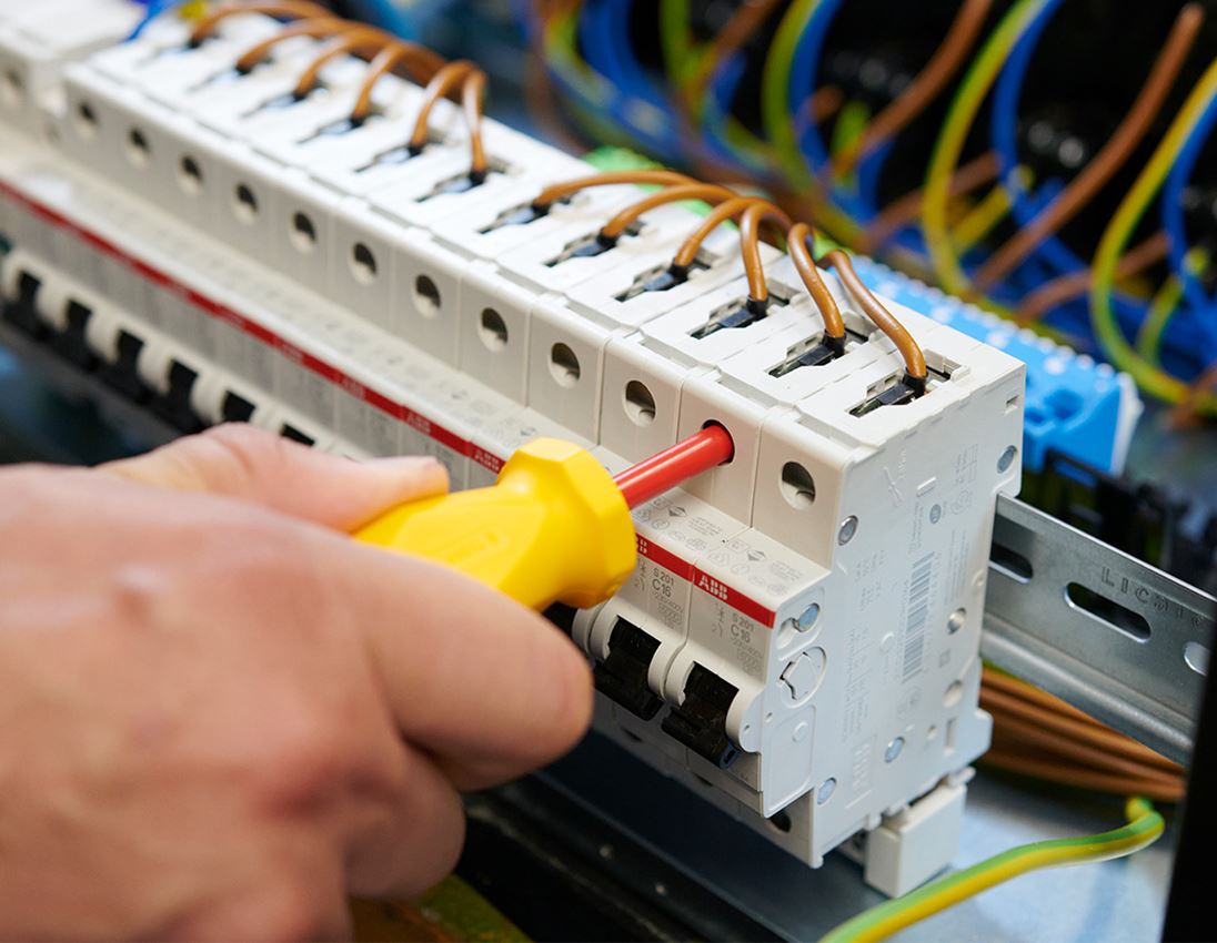 Tongs: VDE screwdriver and pliers set 1