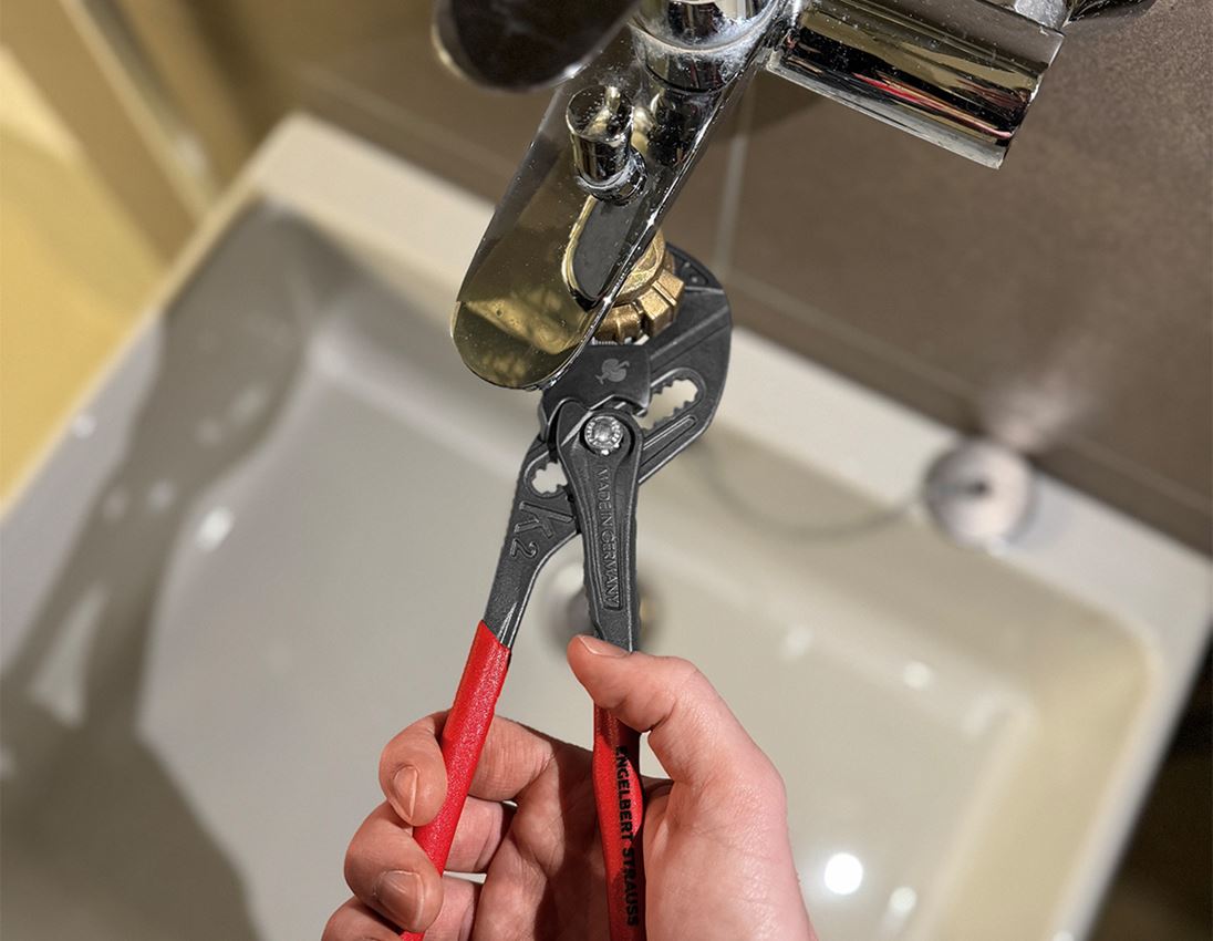 Tongs: e.s. Plier-Wrench 1