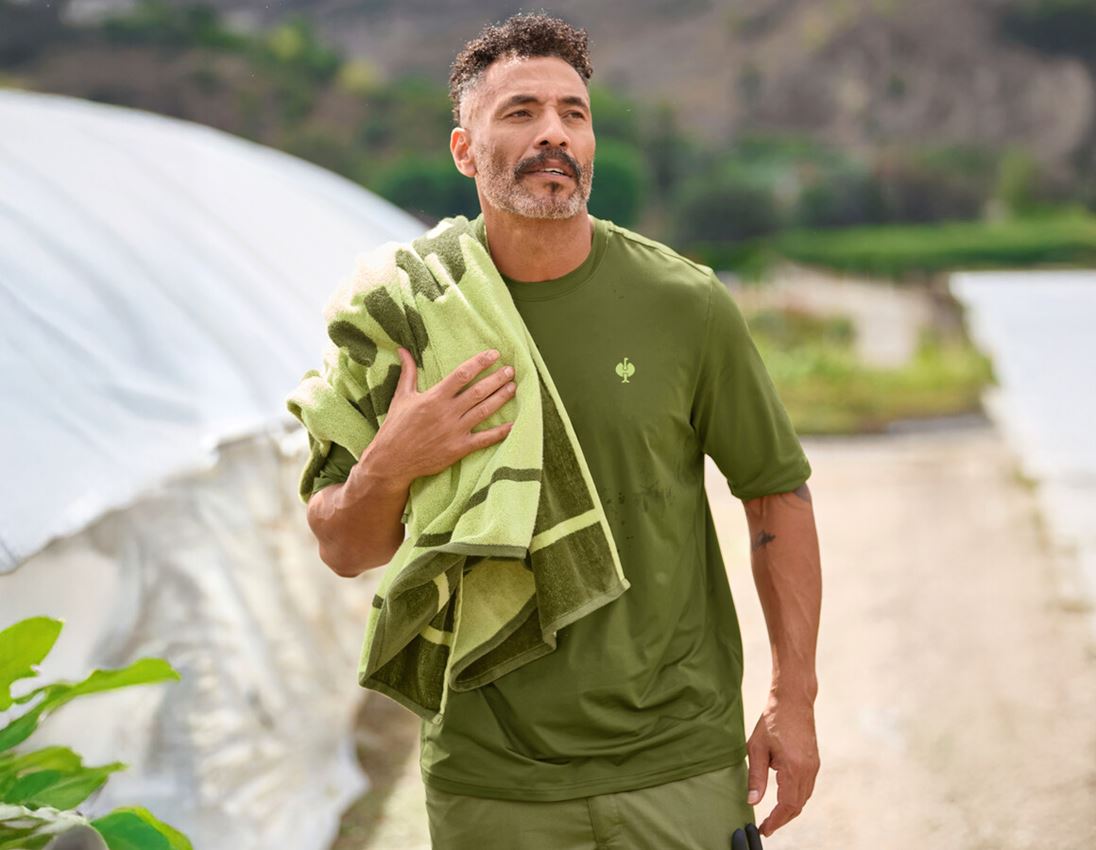 Accessories: e.s. Sauna and beach towel + junipergreen/limegreen 2