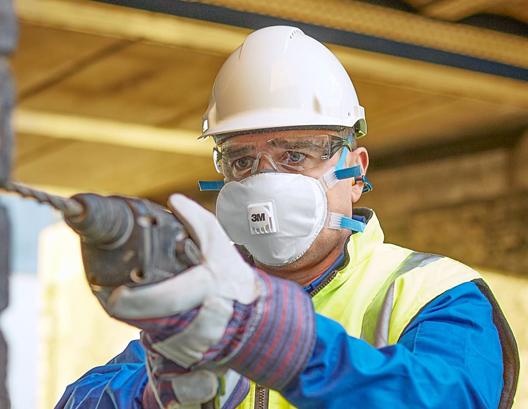 Respirators: 3M Respirator 8825+FFP2 R D