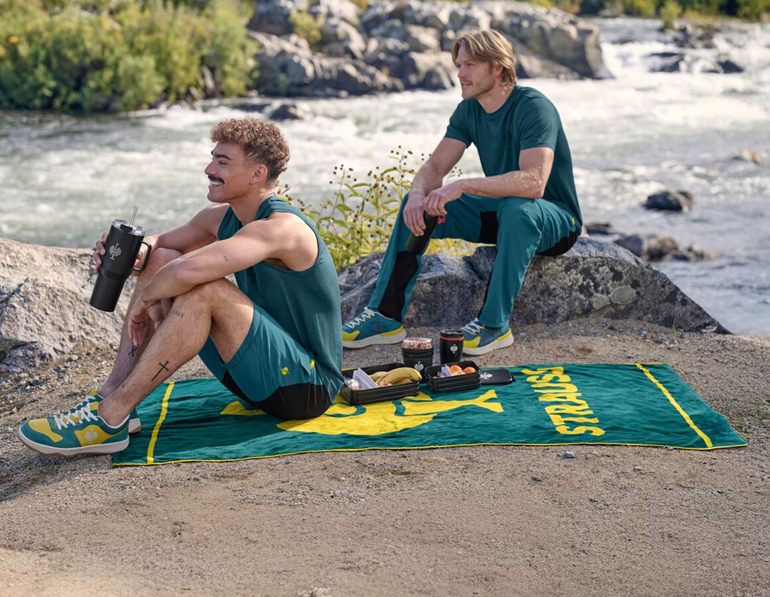 Accessories: e.s. Sauna and beach towel + emeraldgreen/chromeyellow 1