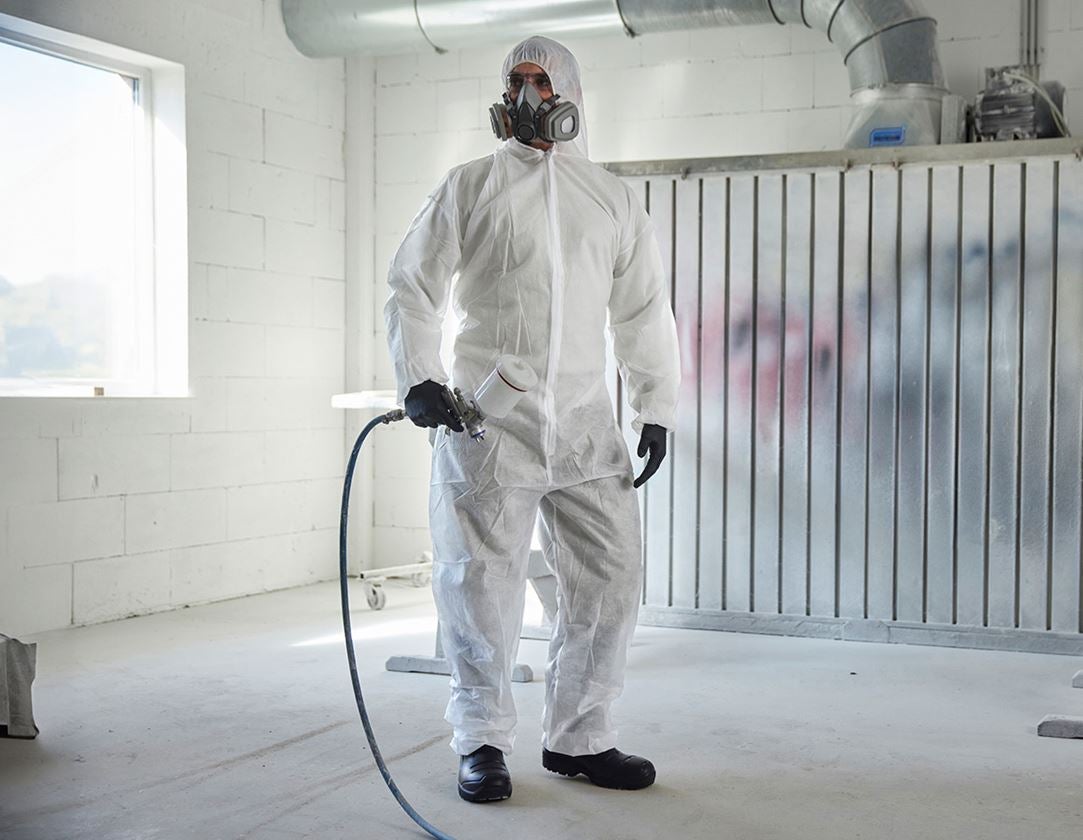 Disposable Clothing: One-layer disposable overall with zip + white