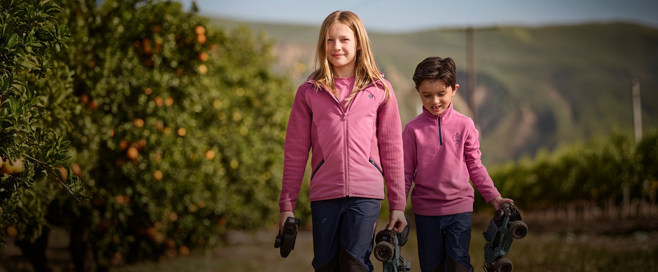 A girl and boy wearing the e.s.trail in deep blue/tara pink
