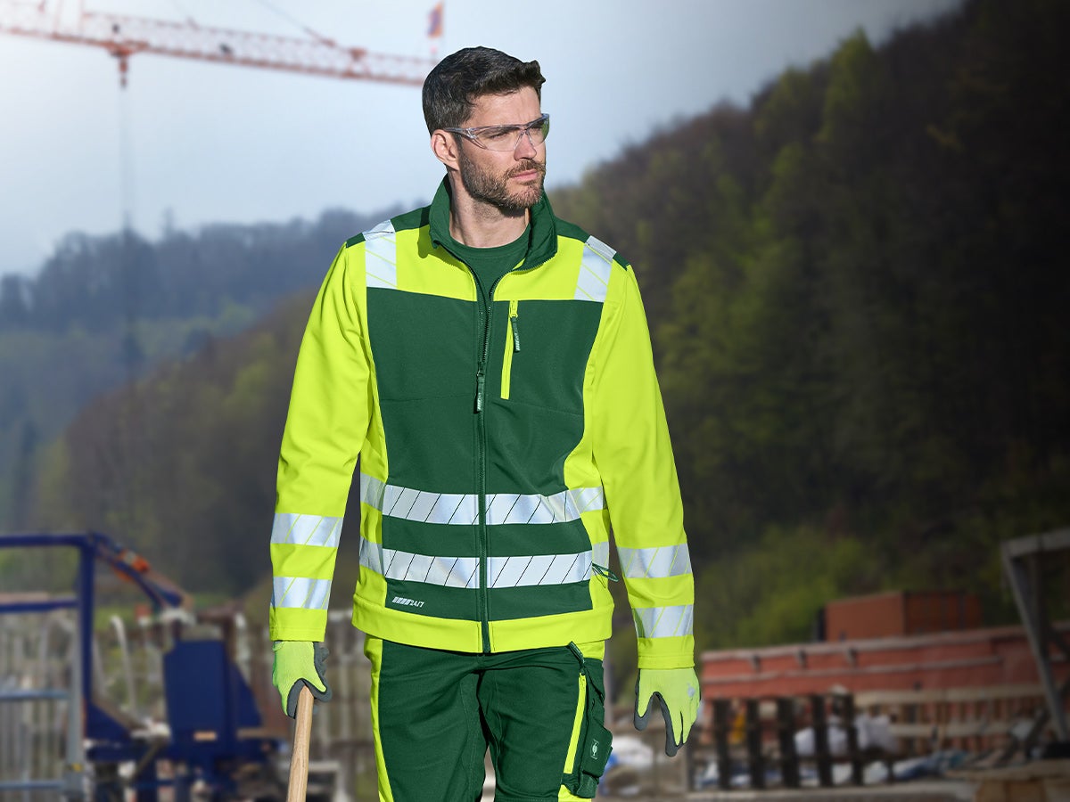 High-vis softshell jacket green/high-vis yellow for men
