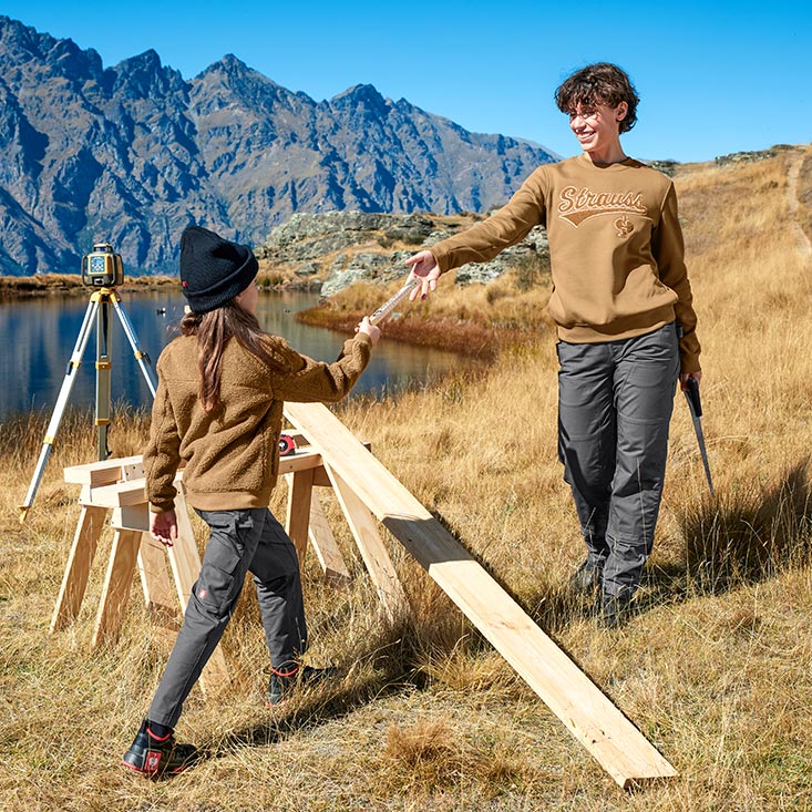 Woman and girl in the new e:pic gear
