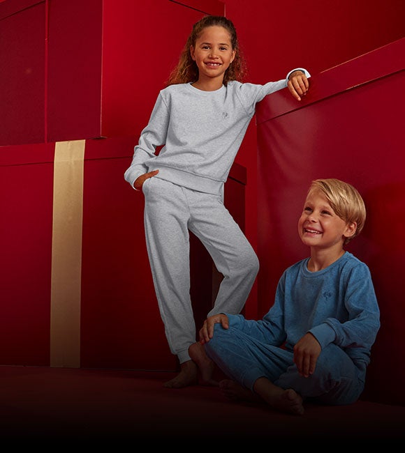Children in the new Strauss Pyjamas