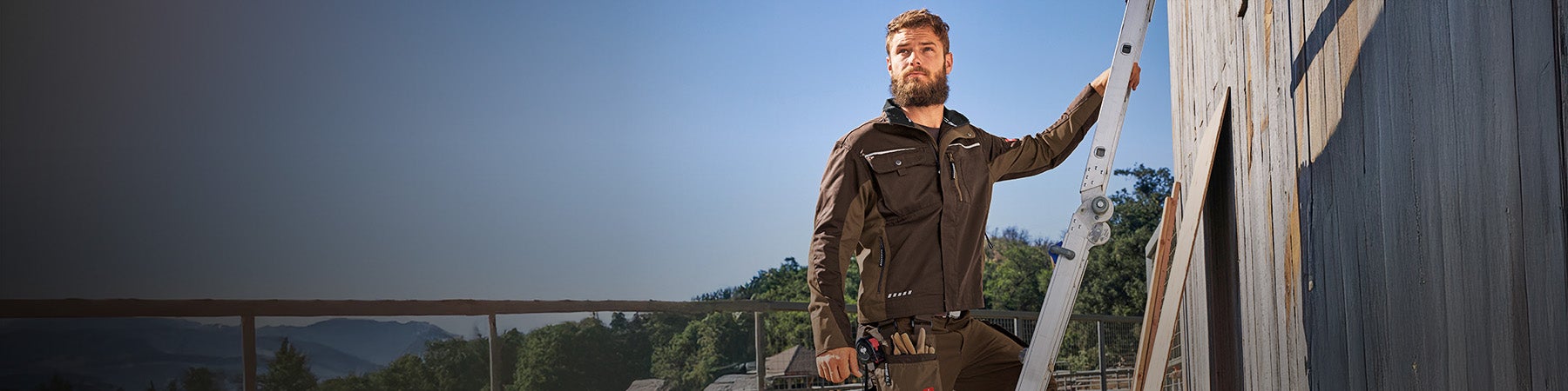Man wearing work jacket e.s.motion