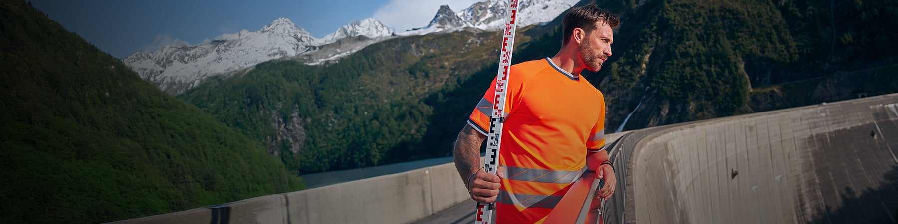 Man wearing high-vis shirt e.s.ambition
